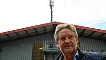Auf dem Dach des Holzbauunternehmens von Hubert Barth steht seit fast 20 Jahren eine Antenne. Genutzt wird sie seit 2019 nicht mehr. ...