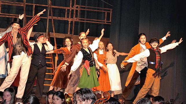 Mit dem Stück „Oliver!“ begeisterte das Ensemble des Kolleg St. Blasien im Rahmen der Pfingstfeiern. Foto: Christiane Sahli
