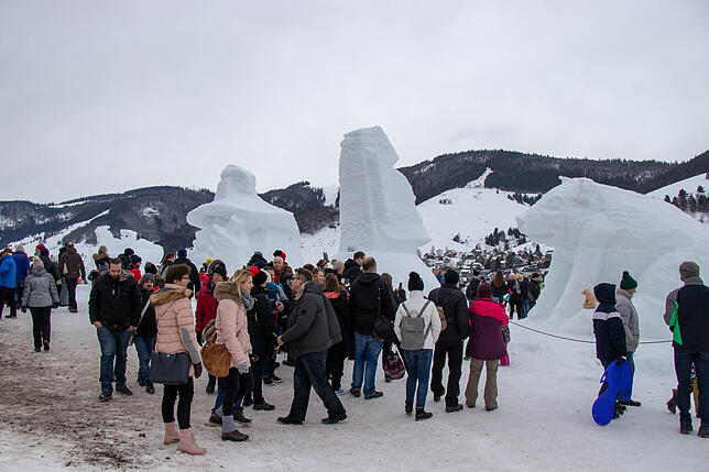 Bild 14: Eiskalte Kunst entsteht beim dritten Schneeskulpturenfestival in Bernau