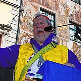 Sichere Bank: Norbert Heizmann nimmt es bei seiner Verteidigung von Andreas Jung gleich mit dem gesamten Tribunal auf.