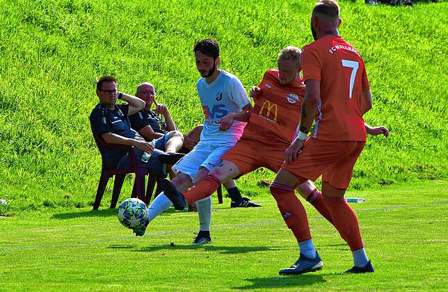 Bild 15: FC Erzingen bezwingt den FC Wallbach deutlich &ndash; und wir haben die Bilder!