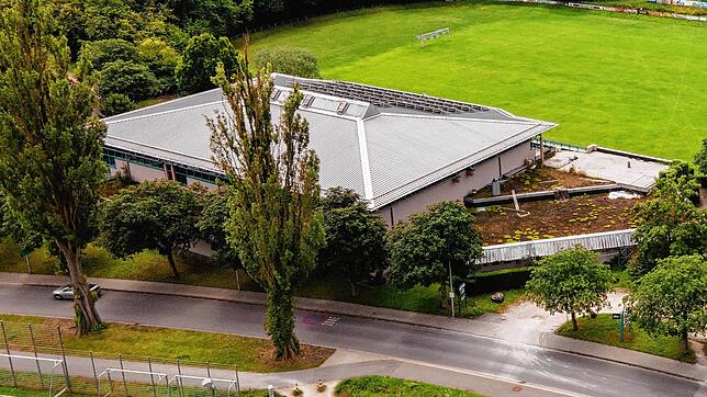 In der Mettnau-Halle sind derzeit Flüchtlinge untergebracht. In der Buchenseehalle stehen Plätze bereit, benötigt wurden diese aber noch ...