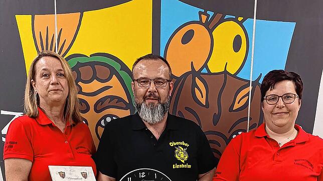 Sie sind neue Ehrenmitglieder des Narrenvereins Lienheim (von links): Doris Schupp, Christian Scheuble und Manuela Gampp.