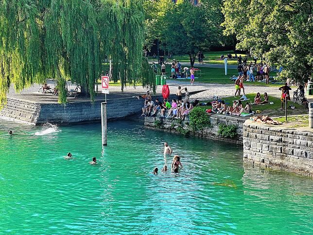 Eine Abkühlung gefälligt? Das geht an vielen Stellen in Konstanz. Immerhin liegt die Konzilstadt am Bodensee. Hier zu sehen ist der ...