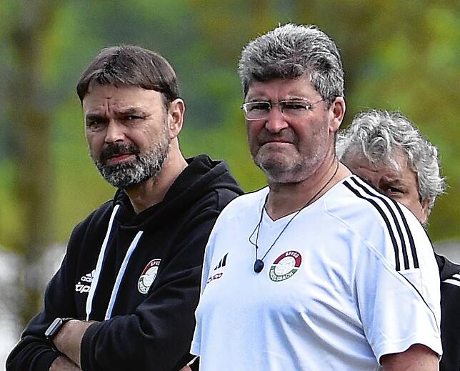 Trainer Ralf Lauber (rechts, mit Co-Trainer Patrick Ruch) vom Aufsteiger Spvgg. Andelsbach: „Wir wollen uns als Aufsteiger ...
