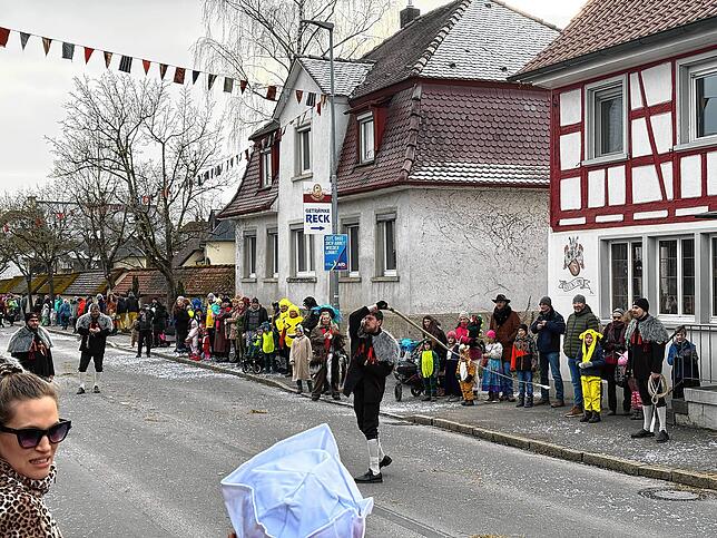 Bild 24: 50. Gründungstag der Mimmenhausener Bierkärhexen: Unsere Bildergalerie vom Umzug in Mimmenhausen