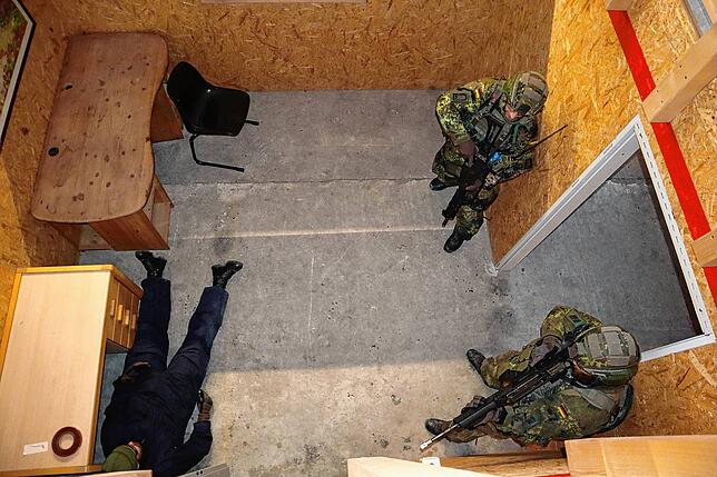 Der Orts- und Häuserkampf ist ein militärischer Begriff für den Kampf in bebautem Gelände.