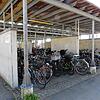 Der Fahrradunterstand auf der westlichen Seite des Bahnhofsgebäudes in Radolfzell soll durch ein Fahrradparkhaus ersetzt werden.