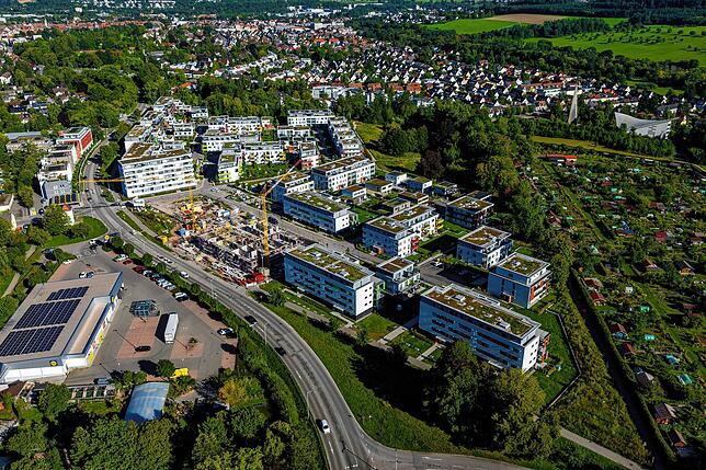 Hier lassen sich gut die Dimensionen des Wohngebiets in Villingen sehen: links der Lidl-Markt, dann die Vöhrenbacher Straße, oben die ...