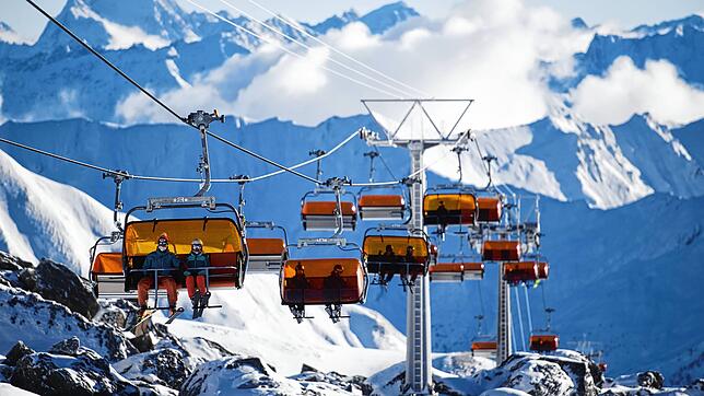 Traumkulisse im österreichisch-schweizerischen Skigebiet Ischgl-Samnaun. Wegen Corona gelten in den Schweizer Alpen auf den Pisten ...
