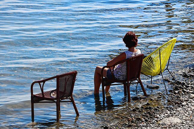 Es ist heiß in Süddeutschland – ein Glück, dass der Bodensee etwas Erfrischung bietet.