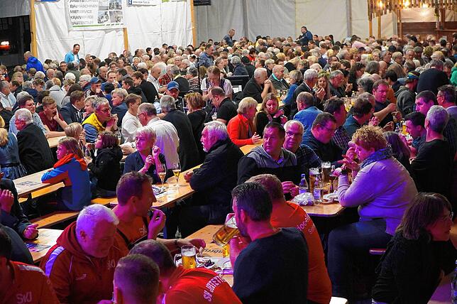 Bild 30: Wiechser Oktoberfest startet – exklusive Bilder!