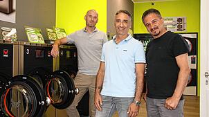 Alexander Bilsing, Cengiz Kavakaya und Ali Ünal betreiben den SB-Waschsalon Fresh ‘n‘ Clean in Bad Dürrheim. Über die Vielfalt der ...
