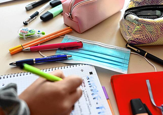 Wann dürfen Schüler vor Weihnachten die Stifte für Schularbeit aus der Hand legen? Das weiß im Land bald keiner mehr so genau.