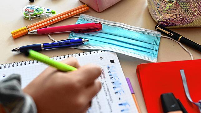 Wann dürfen Schüler vor Weihnachten die Stifte für Schularbeit aus der Hand legen? Das weiß im Land bald keiner mehr so genau.