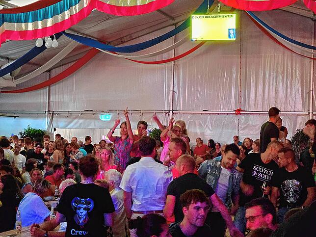 Bild 16: Chilbi 2024: Gute Laune beim Brassabend mit Brasstastisch und Brasslufthamma