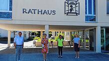 Genossenschaftliches Gesundheitszentrum im Blick (von links): Lottstettens Bürgermeister Andreas Morasch, die Parlamentarische ...
