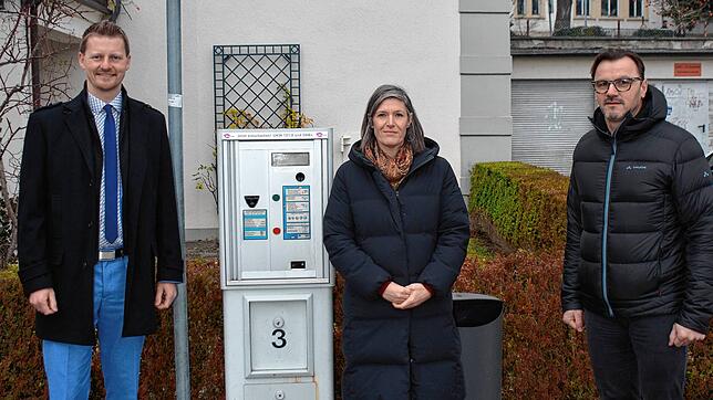 Oberbürgermeister Simon Gröger mit Nina Hanstein, Geschäftsführerin der Tourismus und Stadtmarketing GmbH und Andreas Joos von der ...