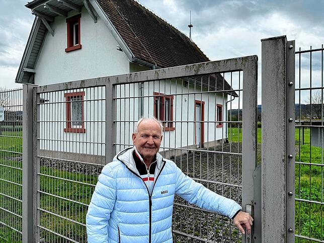 Stadtwerke-Vertriebsleiter Harry Runge vor der – hier noch verschlossenen – Tür des Obersäckinger Pumpwerks. Am Montag, 22. ...