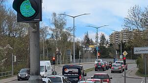 Verbesserter Verkehrsfluss in der Villinger Bertholdstraße: Nach monatelangen Problemen sorgen die mit Künstlicher Intelligenz ...