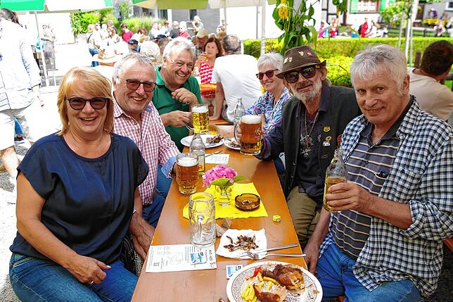 Bild 11: Buntes Programm beim 40. Öhninger Dorffest