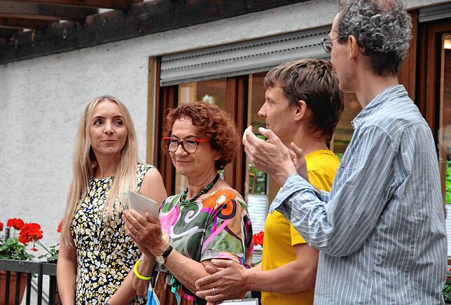 Gemeinde- und Kreisrätin Saskia Frank aus Rielasingen-Worblingen (links) übernimmt das Landtagsmandat, hier mit Dorothea Wehinger und ...