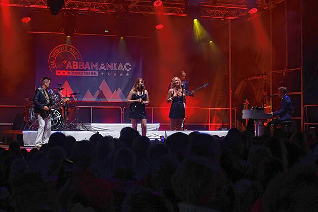 Bild 15: ABBA und Applaus: Sound Beach Festival sorgt für ausgelassene Stimmung im Überlinger Uferpark