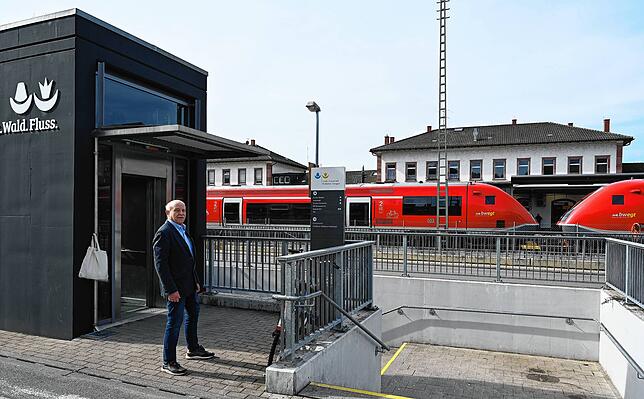 Einer der Kritikpunkte von Gerhard Roloff am Bahnhof Waldshut betrifft den barrierefreien Zugang. Der Bau einer Rampe zu den Gleisen 2 ...