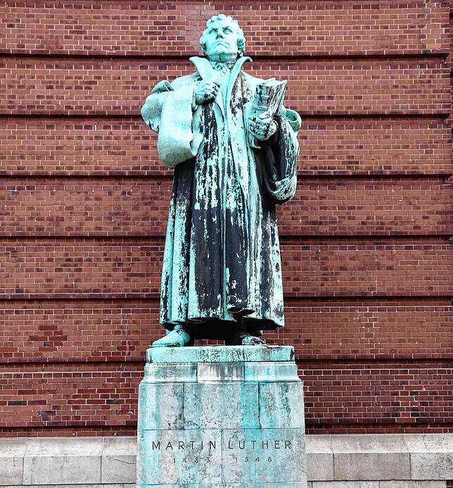 Mit seiner Schrift &bdquo;Von der Freiheit eines Christenmenschen&ldquo; von 1520 erreichte der Reformator Martin Luther auch die Bauern ...