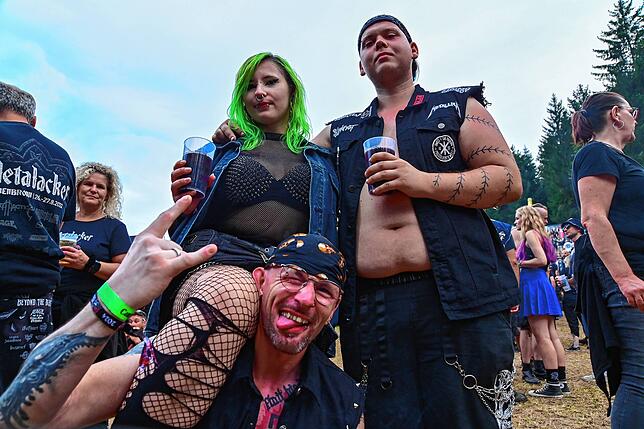 Bild 36: Tausende Metalheads feiern im Schwarzwald
