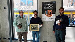 Sven Winter, Philipp Güntert und Julian Windmöller (von links) freuen sich auf die historische Ausstellung „Klick – Fotografien einer ...