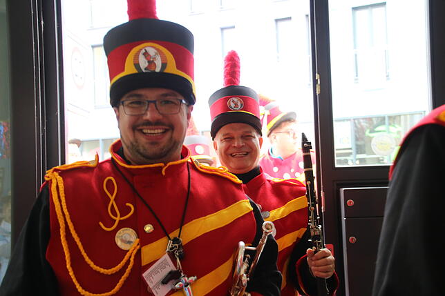 Bild 26: Narren besuchen am Rosenmontag die SÜDKURIER-Redaktion (Teil 2)