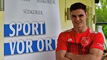 Bezirksliga-Querpass: Torjäger Tim Siegin (27) vom Tabellenführer VfR Bad Bellingen stellt sich den Fragen von SÜDKURIER-Regiosport ...