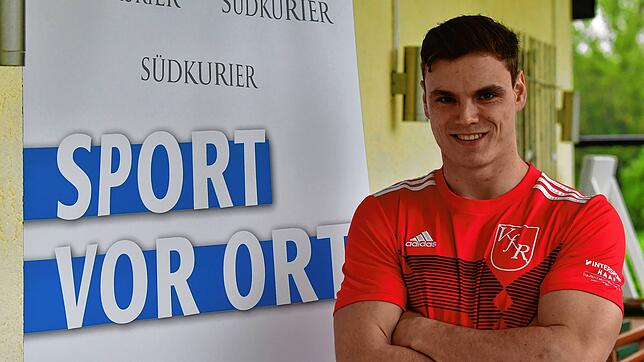 Bezirksliga-Querpass: Torjäger Tim Siegin (27) vom Tabellenführer VfR Bad Bellingen stellt sich den Fragen von SÜDKURIER-Regiosport ...