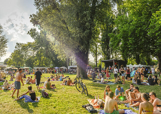 Beim Reggae-Open-Air im Herzenbad ist alles voller Menschen. Auch Jugendliche halten sich hier gerne auf und wünschen sich eine kleine ...