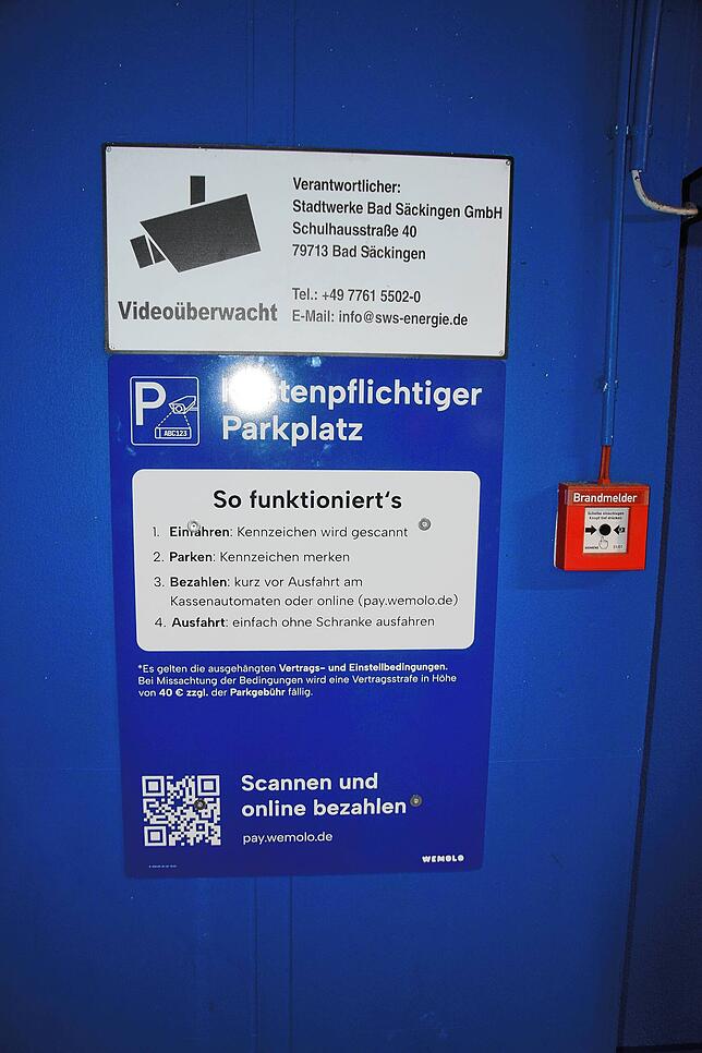 Auch das Schild beim Kassenautomaten hilft oft nicht weiter – manche Parkgäste scheitern beim Versuch, ihre Parkgebühren zu ...