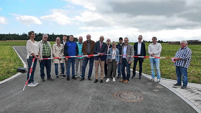 Strahlende Gesichter gibt es bei der Eröffnung des Wohnbaugebiets Herrrenacker-Ost in Buchenberg. Foto: Stephan Hübner