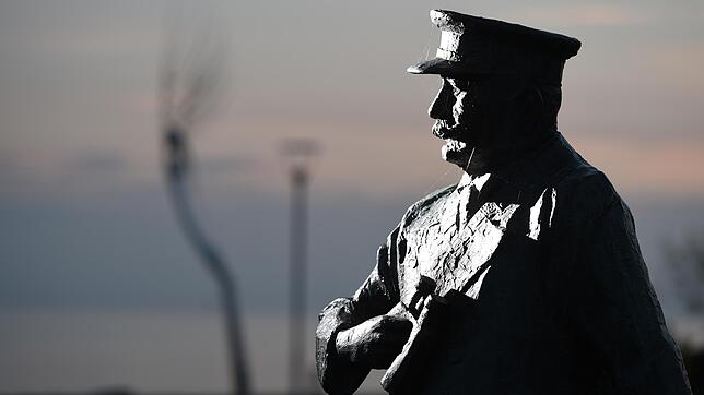 Die Statue von Ferdinand Graf von Zeppelin erinnert in Friedrichshafen an den Konstanzer Luftfahrt-Pionier.