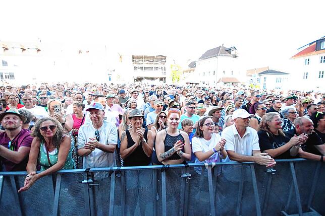 Bild 28: Seiler und Speer begeistern knapp 3000 Zuschauer in Markdorf