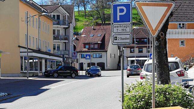 Gähnende Leere in der Bonndorfer Martinstraße. Die Geschäftswelt leidet spürbar unter der verordneten Schließung der Läden wegen des ...
