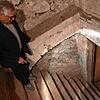 Eine sehr steile Treppe führt zur untersten Ebene im Keller unter dem Reisebüro. Dort wurde vor Jahrhunderten Bier gelagert. Thomas ...