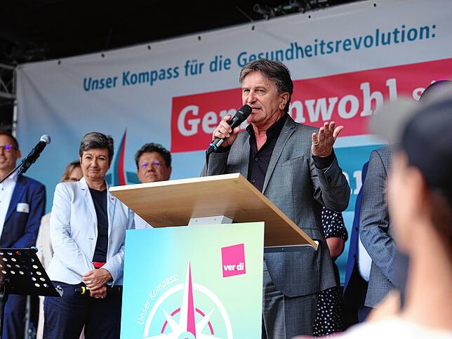 Bild 7: 600 Pflegekräfte demonstrieren vor der Gesundheitsministerkonferenz 1/2