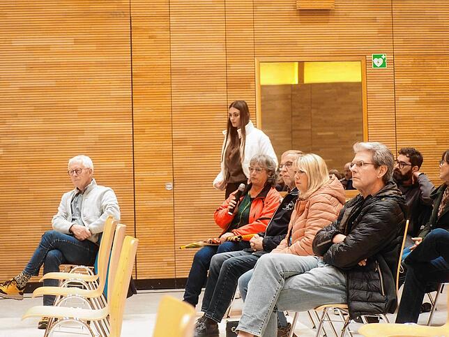 Die Informationsveranstaltung richtete sich vorrangig an die Nachbarn und Anwohner der alten Stadthalle. Diese werden auch noch einmal ...