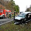 Schwerer Frontalzusammenstoß auf der Bundesstraße 34 zwischen Gottmadingen und Bietingen: Die Feuerwehr war im Einsatz, um eine im Auto ...