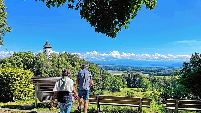Gute Aussichten versprechen den Feriengästen insbesondere Hohenbodman und sein weithin sichtbarer Turm. Die Gemeinde Owingen führt jetzt ...