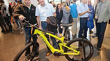 RRPS ermuntert seine Belegschaft, hier bei der letzten Betriebsversammlung, zum Umstieg aufs Fahrrad und vermittelt unter anderem mit ...