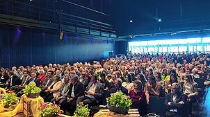 Bis auf den letzten Platz gefüllt war der Strawinsky-Saal beim Festakt zur 100-Jahr-Feier der Landwirtschaftsschule Donaueschingen. ...