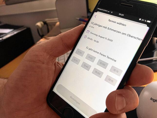 So sieht es aus, wenn ein neuer Fall auf Jakobis Handy aufploppt.