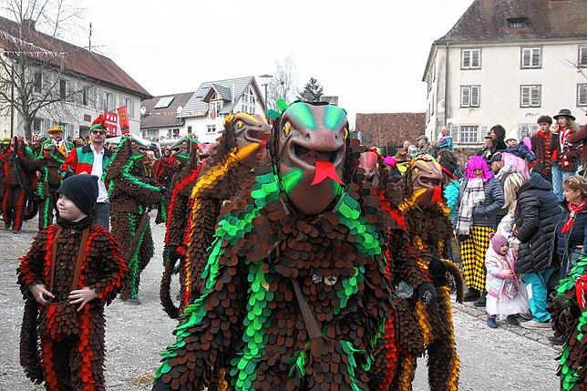 Bild 4: So schön war der Jubiläumsumzug zum 60 jährigen Bestehen der Sunnelöscherzunft
