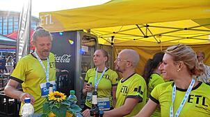 Bild : Mit Ausdauer und Kreativität- tausende Läufer messen sich beim ZF Firmenlauf